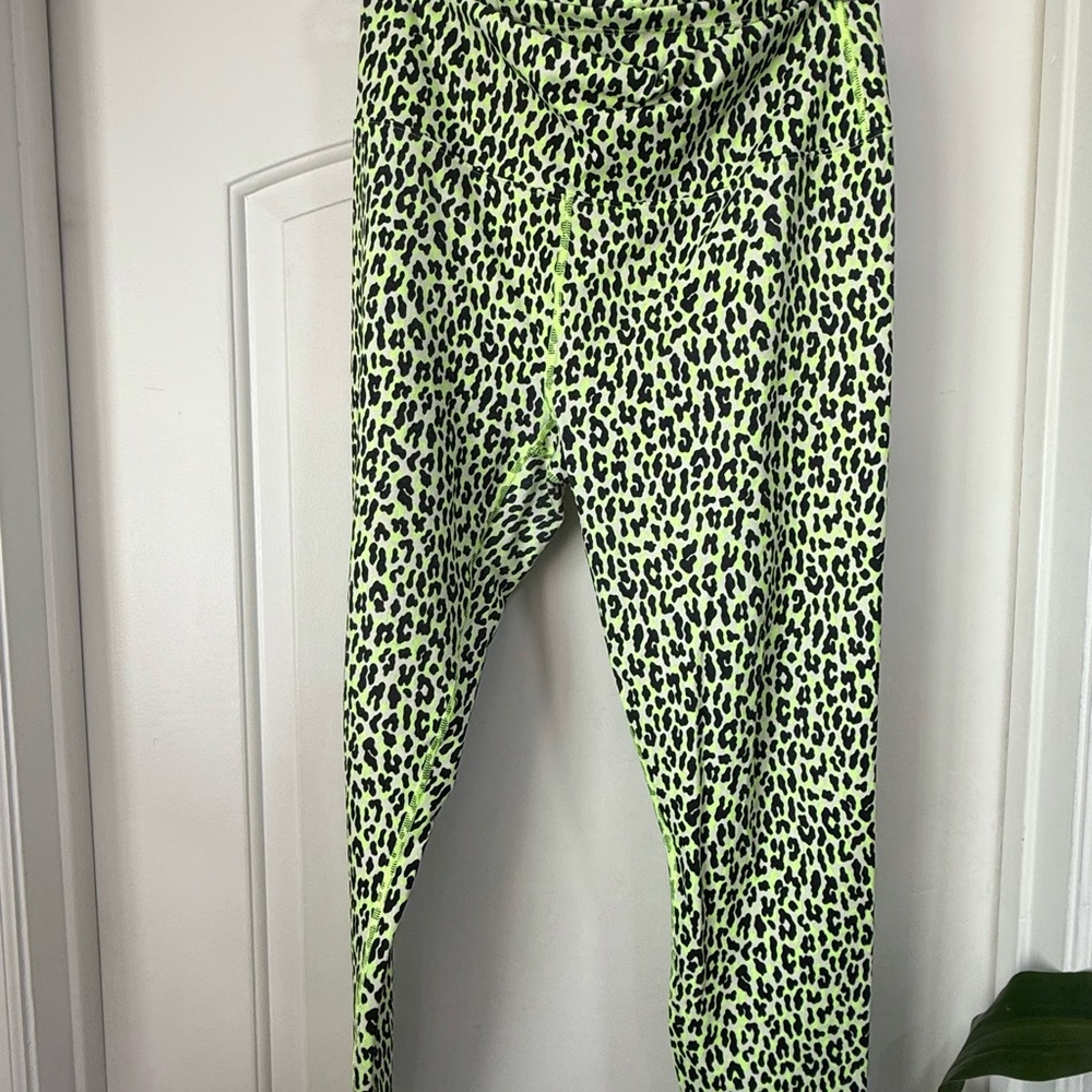 Leopard Print neon yellow Fabletics Powerhold size large leggings